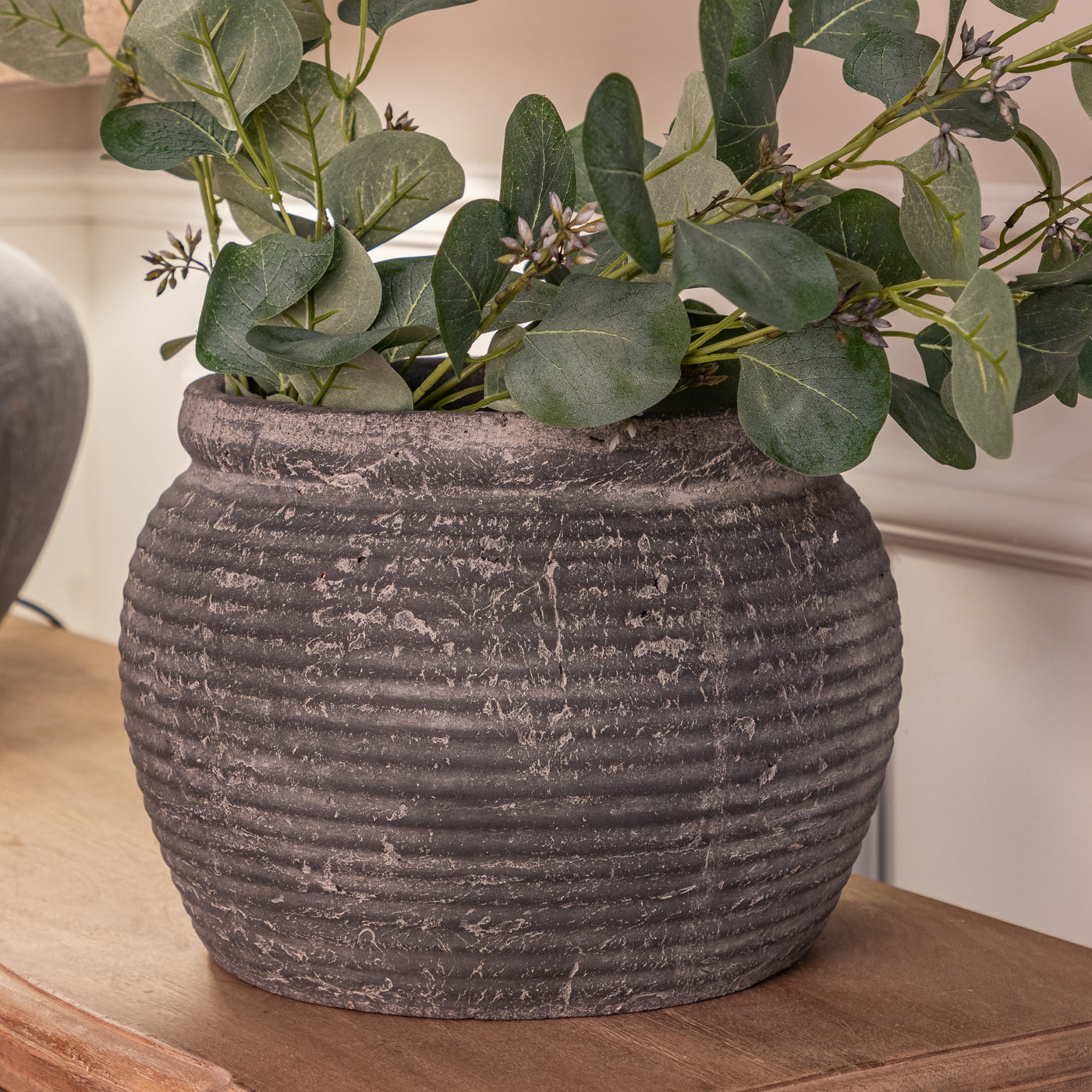 Dark Grey Ribbed Pot