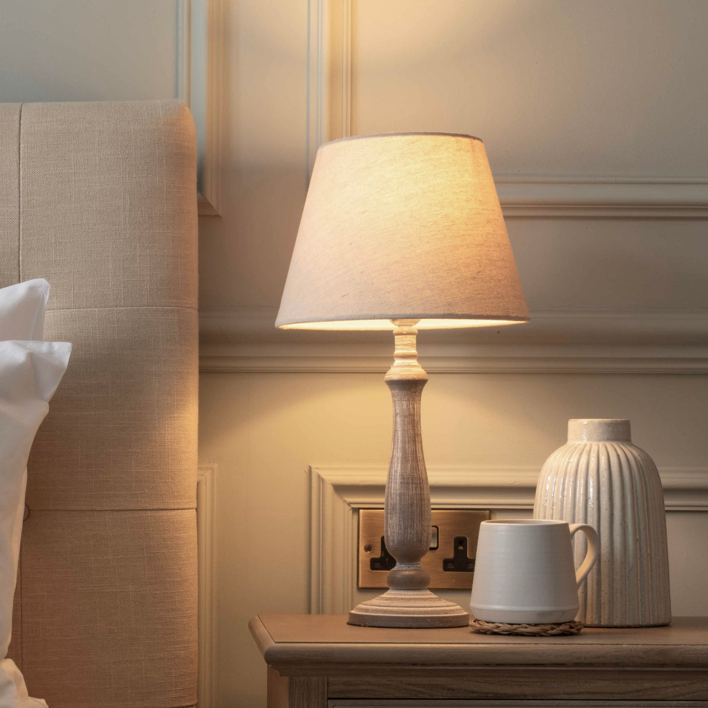 Country Style Wooden Table Lamp