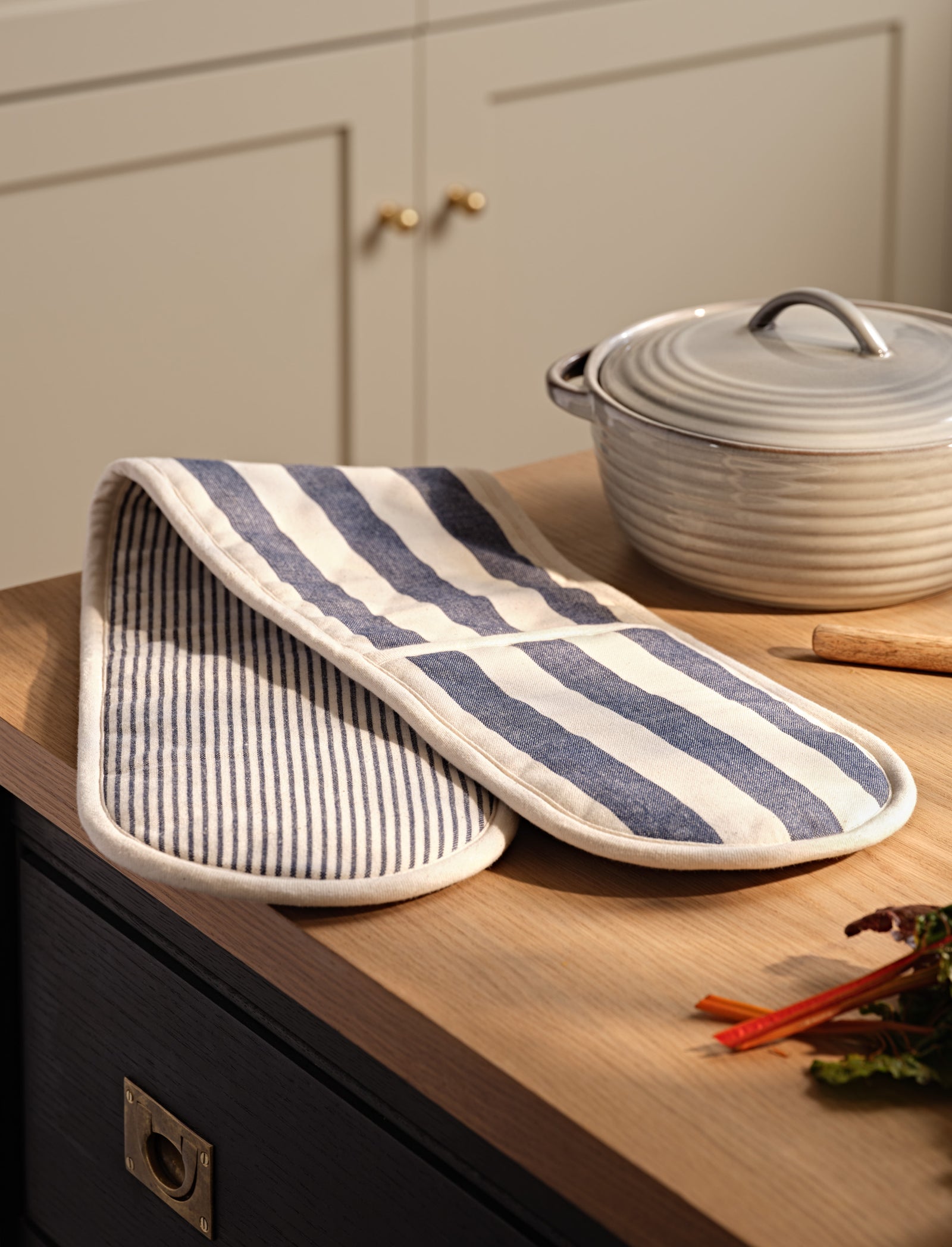 Traditional Wide Stripe Oven Glove
