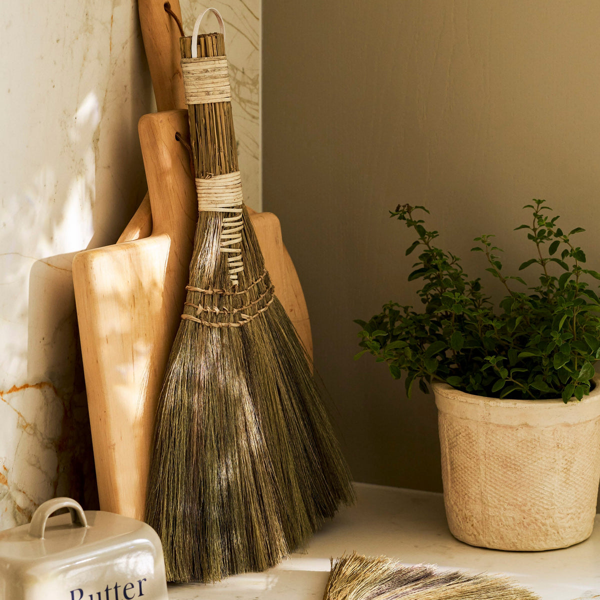 Classic Seagrass Hand Brush