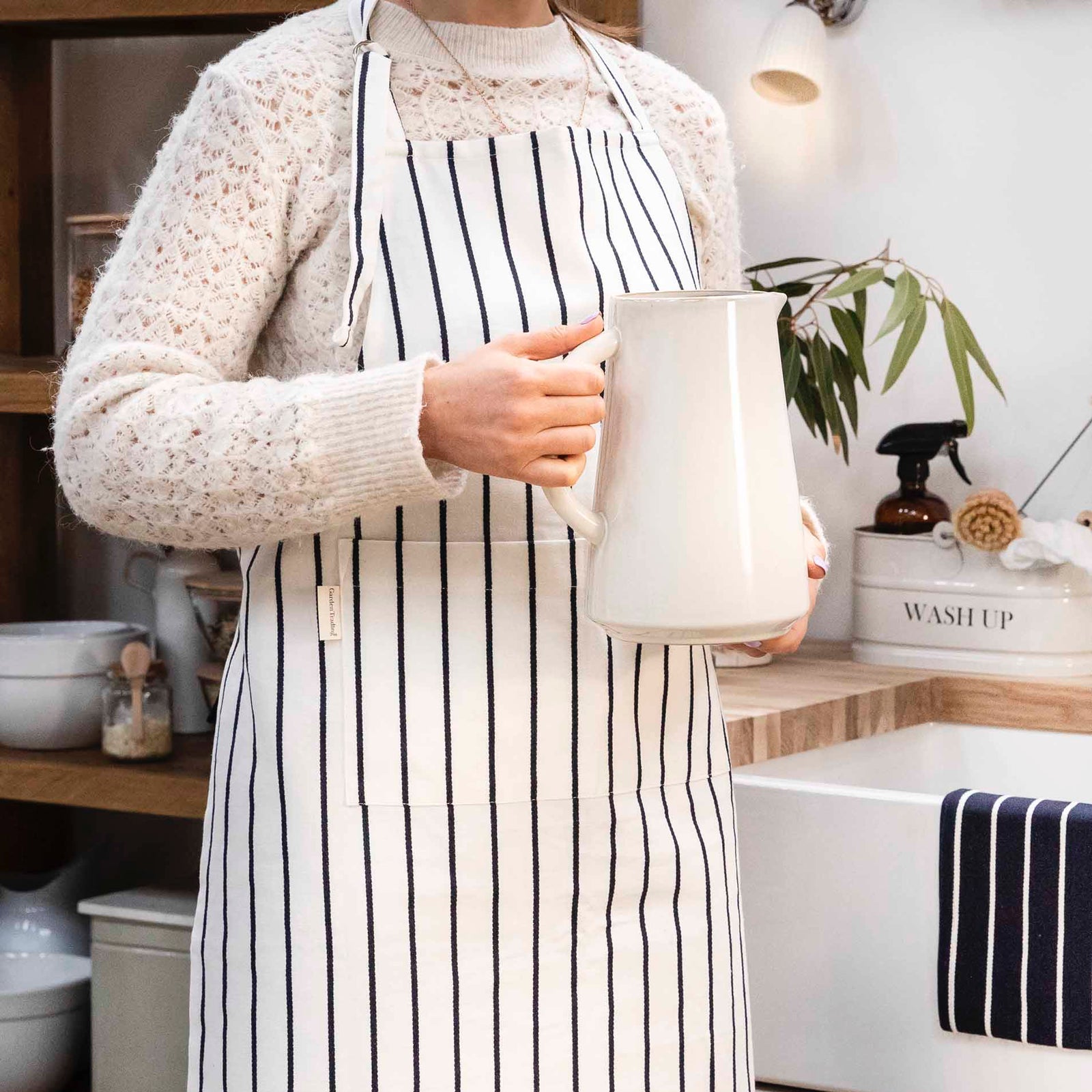 Bampton Apron in Warm White