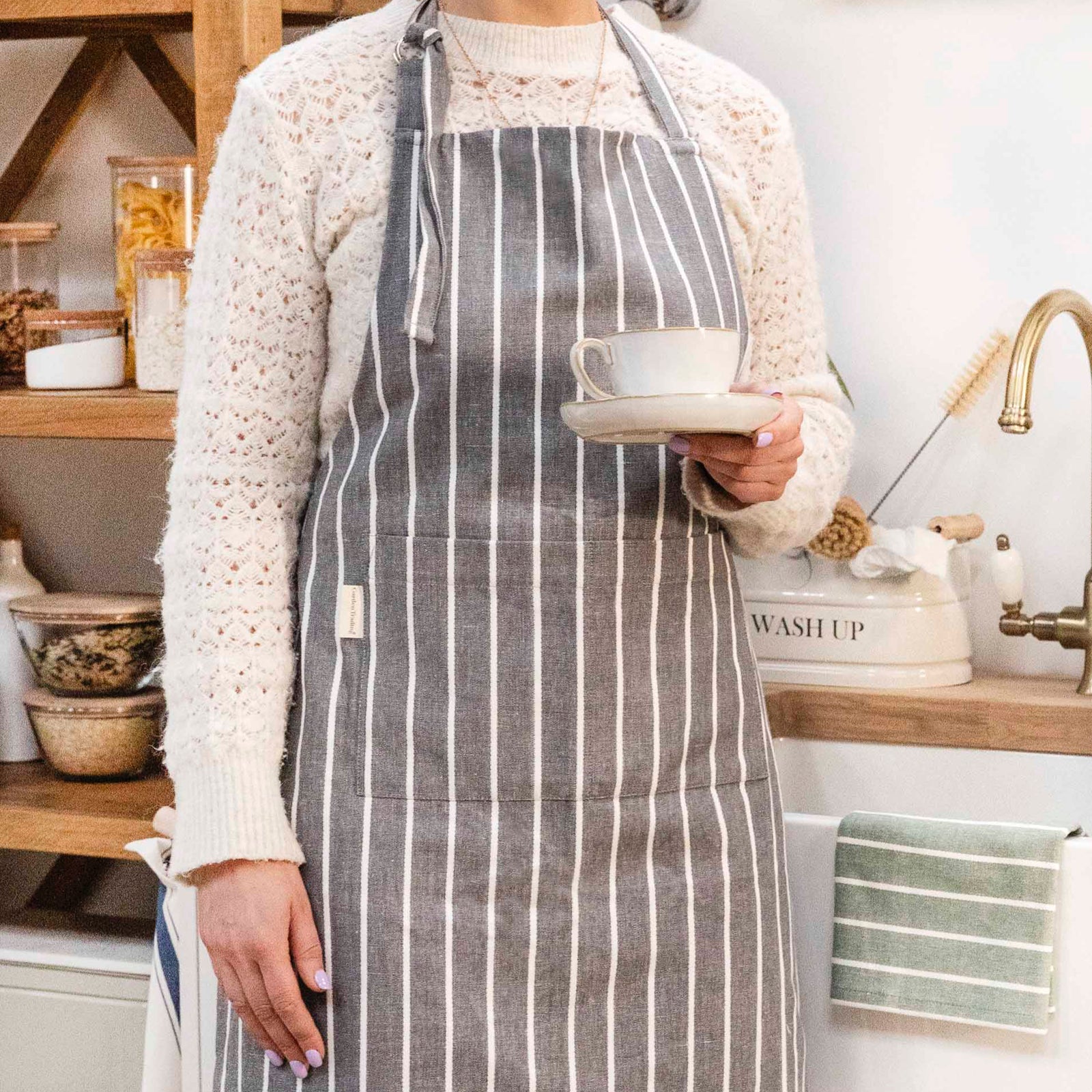Bampton Apron in Charcoal